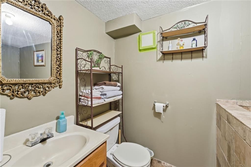 Photo 31 of 40 - 14622 Laquinta Street, Grandview, MO 64030
