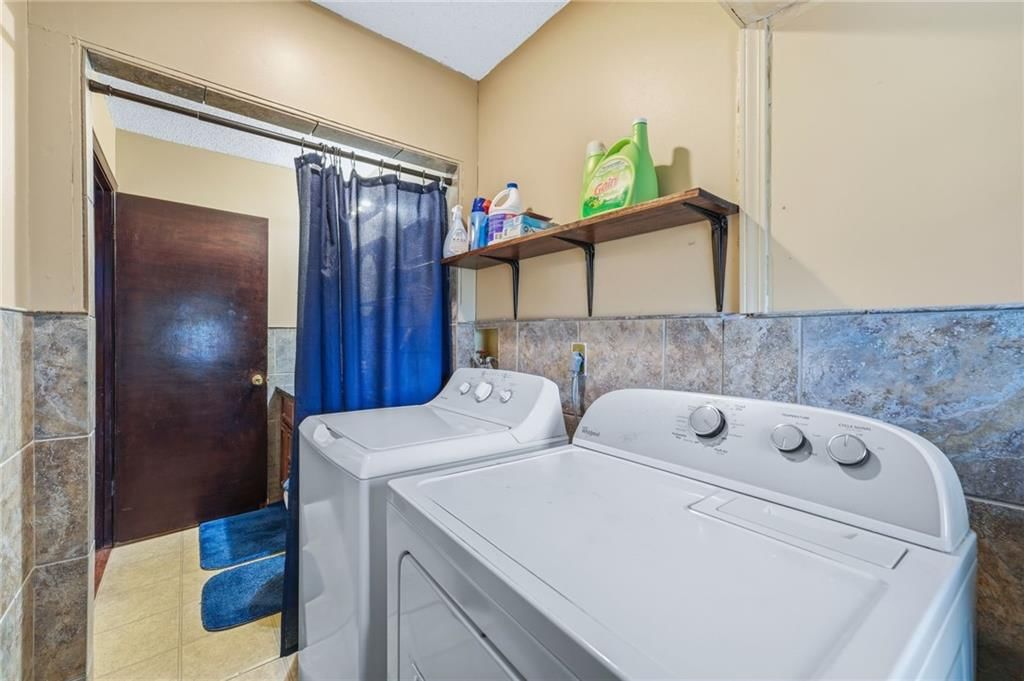 Photo 36 of 40 - 14622 Laquinta Street, Grandview, MO 64030