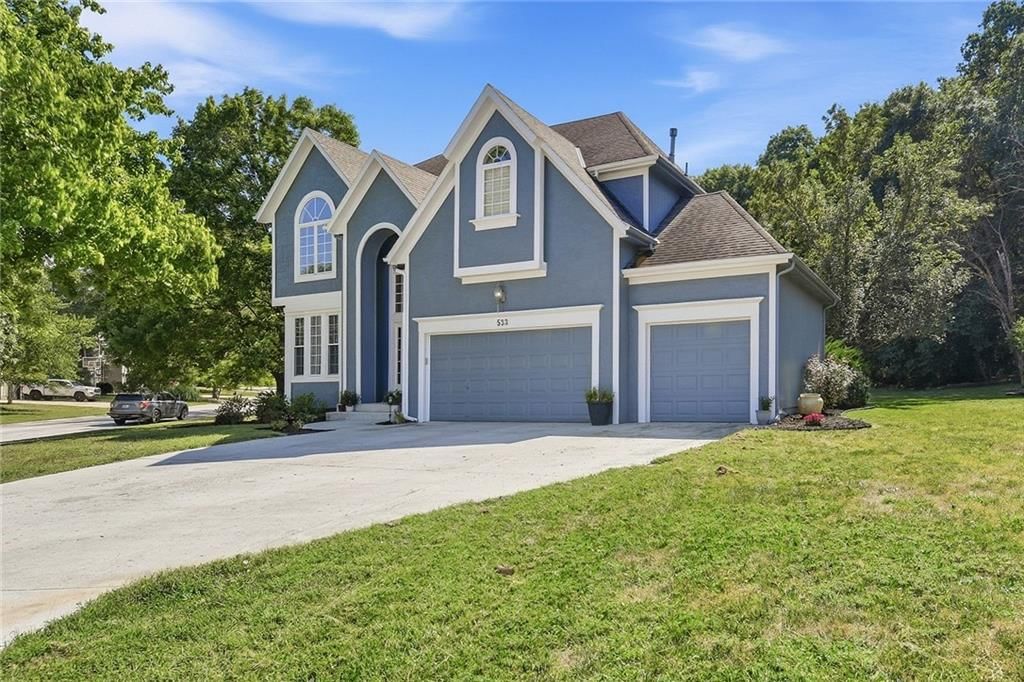 533 NE EMERALD Drive — photo 2