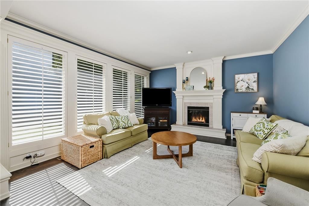 533 NE EMERALD Drive — photo 9
