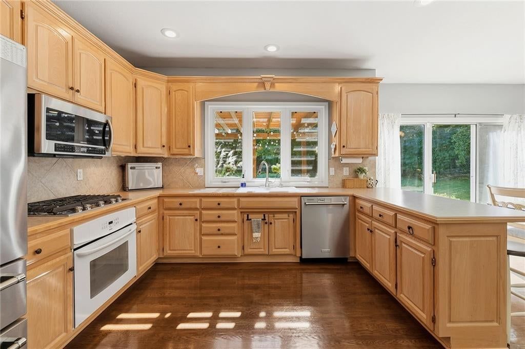 533 NE EMERALD Drive — photo 19