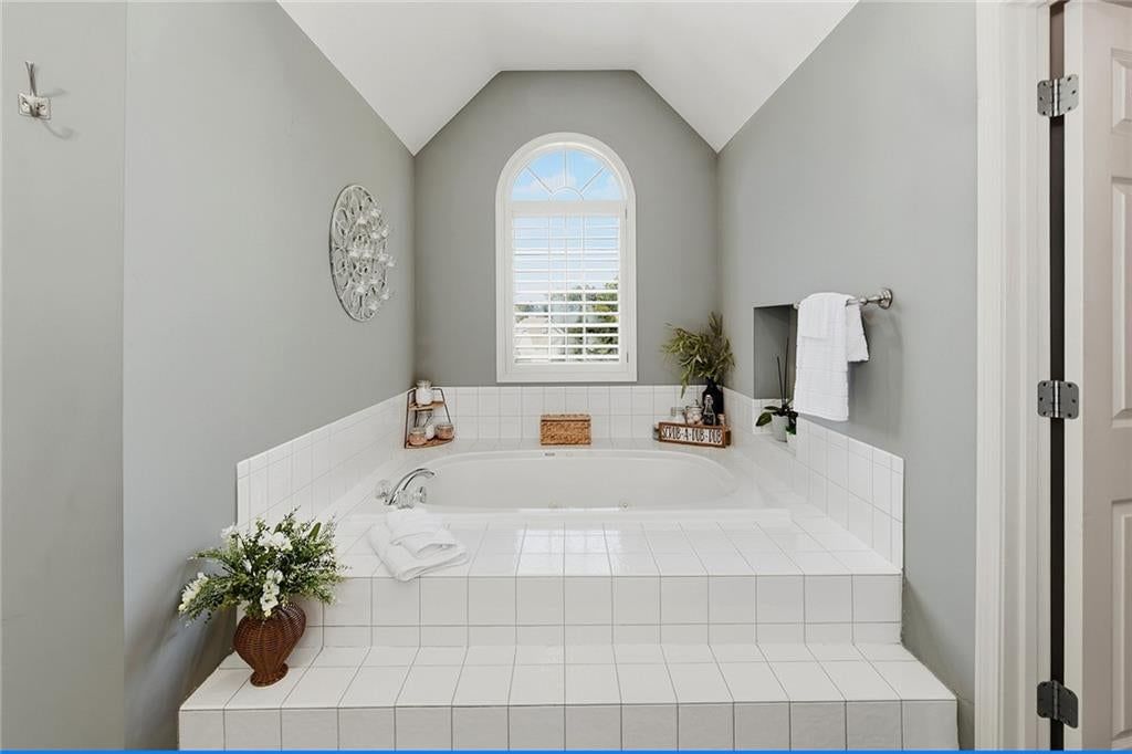 533 NE EMERALD Drive — photo 34