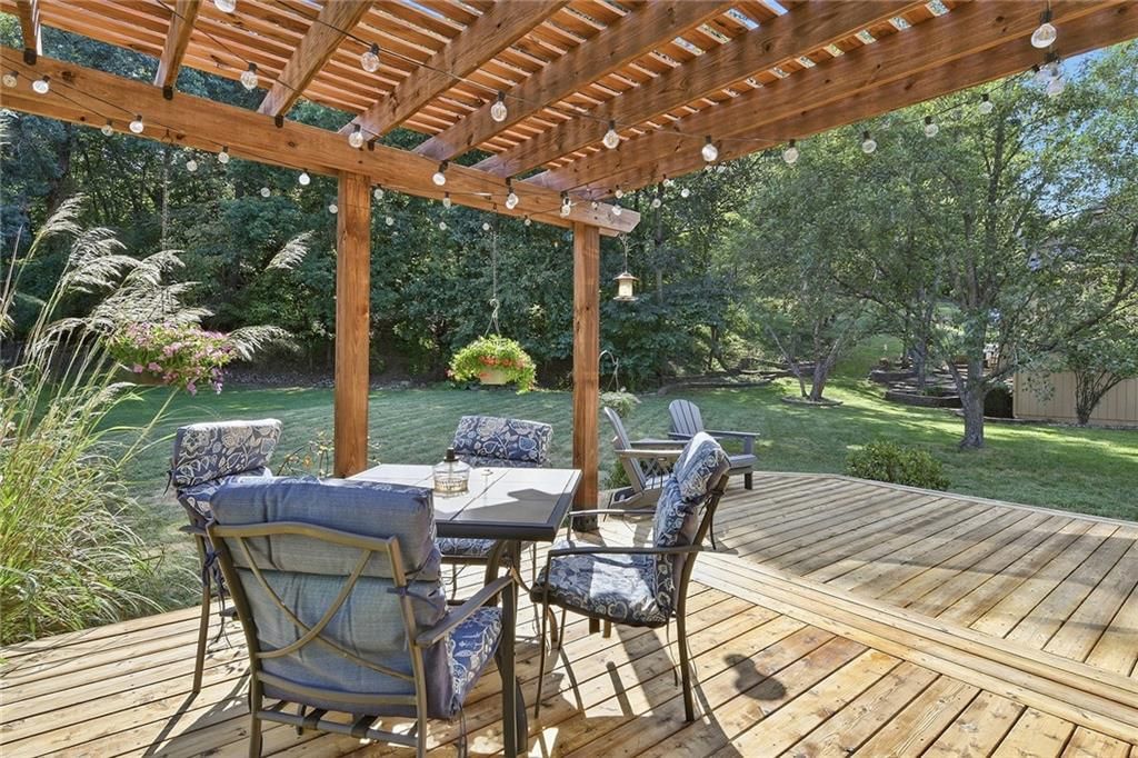 533 NE EMERALD Drive — photo 46