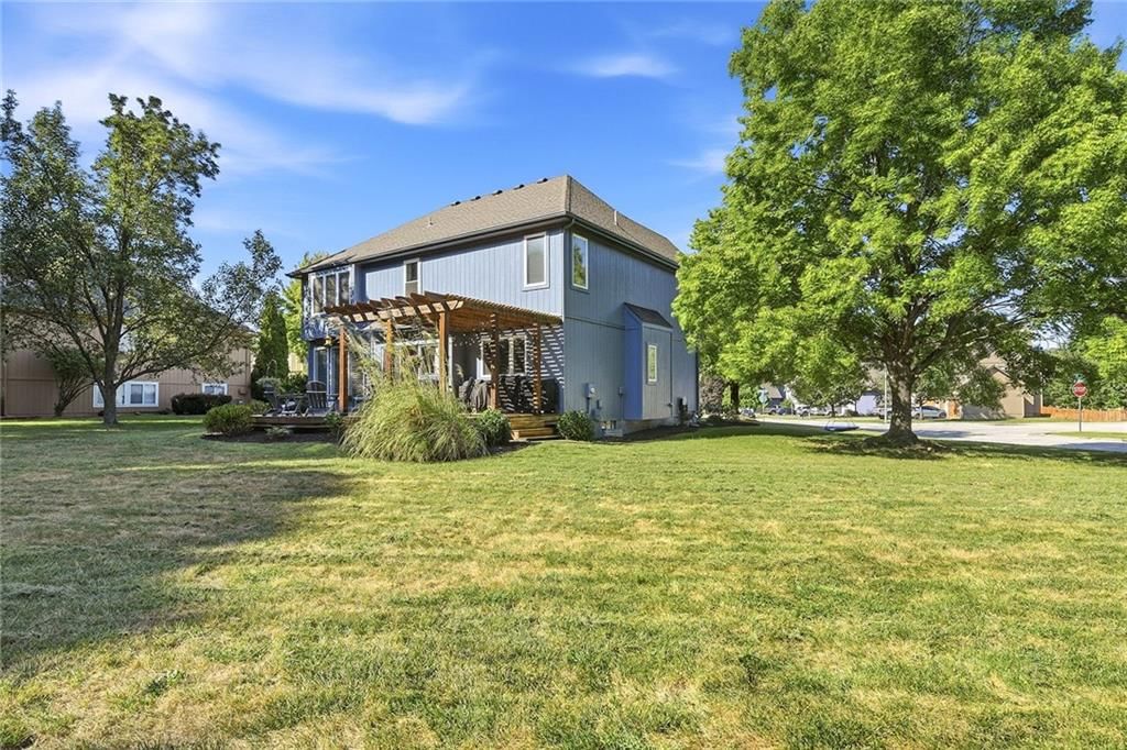 533 NE EMERALD Drive — photo 48