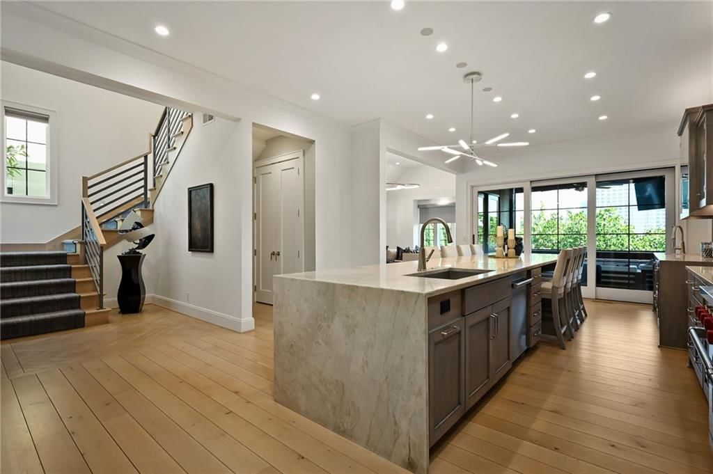 4635 Jarboe Street — photo 10