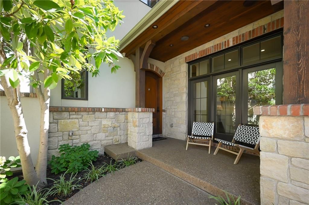 Photo 3 of 47 - 4635 Jarboe Street, Kansas City, MO 64112