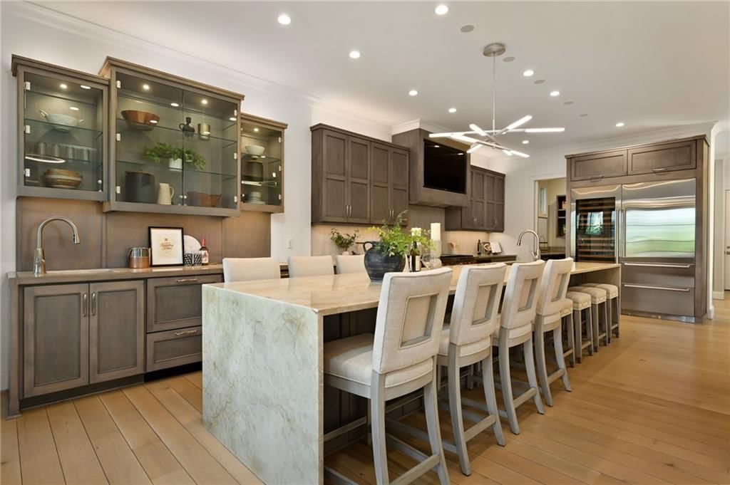 Photo 8 of 47 - 4635 Jarboe Street, Kansas City, MO 64112