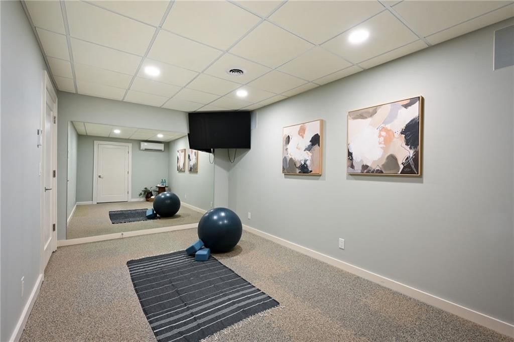 Photo 32 of 47 - 4635 Jarboe Street, Kansas City, MO 64112