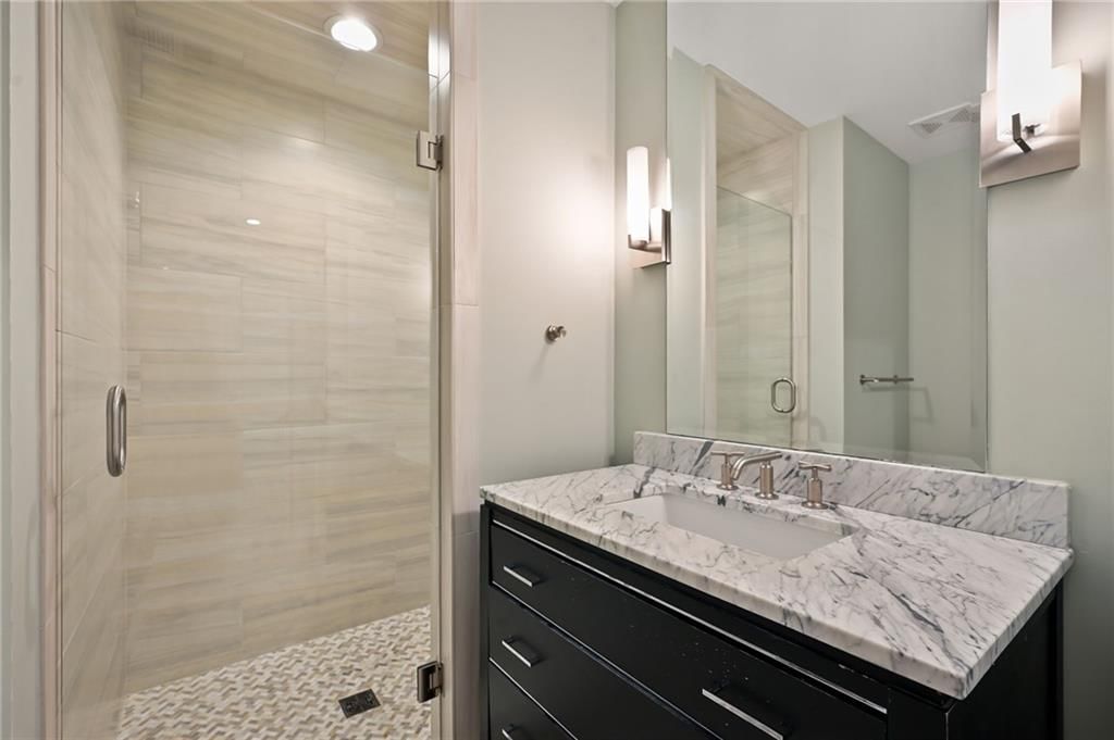 Photo 30 of 47 - 4635 Jarboe Street, Kansas City, MO 64112