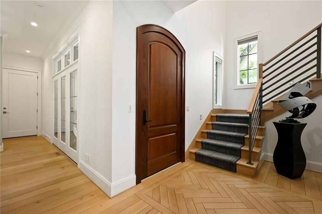 Photo 5 of 47 - 4635 Jarboe Street, Kansas City, MO 64112