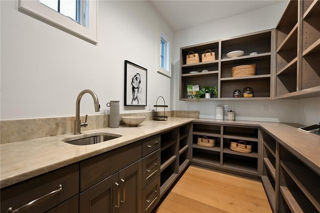 Photo 11 of 47 - 4635 Jarboe Street, Kansas City, MO 64112