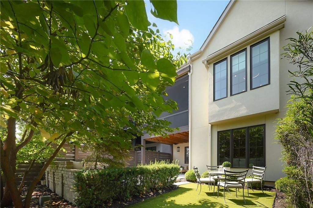 Photo 35 of 47 - 4635 Jarboe Street, Kansas City, MO 64112