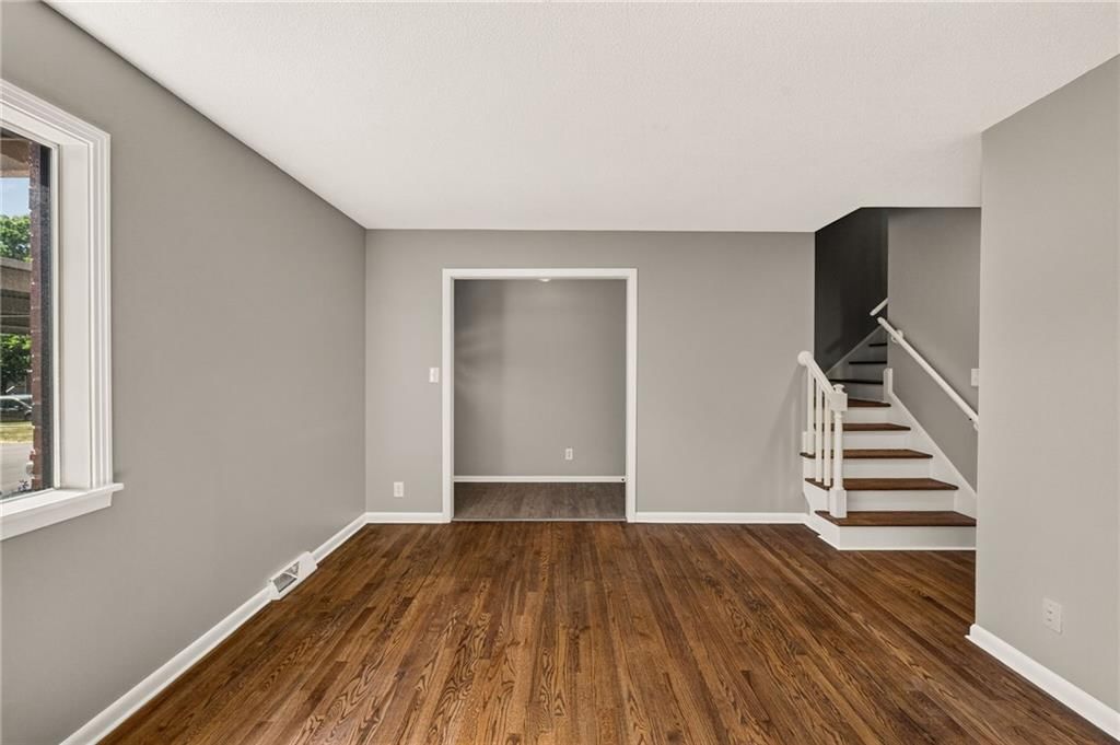 Photo 7 of 55 - 9591 Outlook Drive, Overland Park, KS 66207