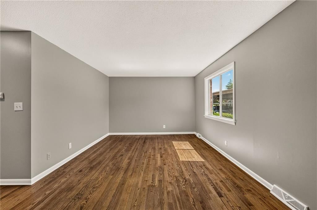 Photo 9 of 55 - 9591 Outlook Drive, Overland Park, KS 66207