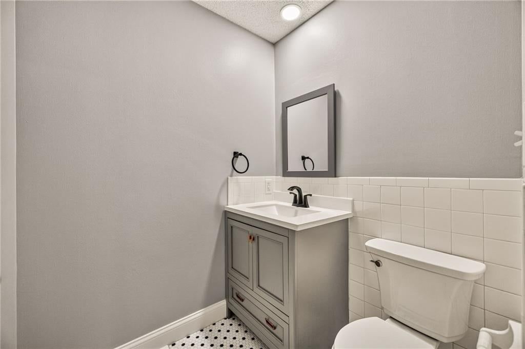 Photo 14 of 55 - 9591 Outlook Drive, Overland Park, KS 66207