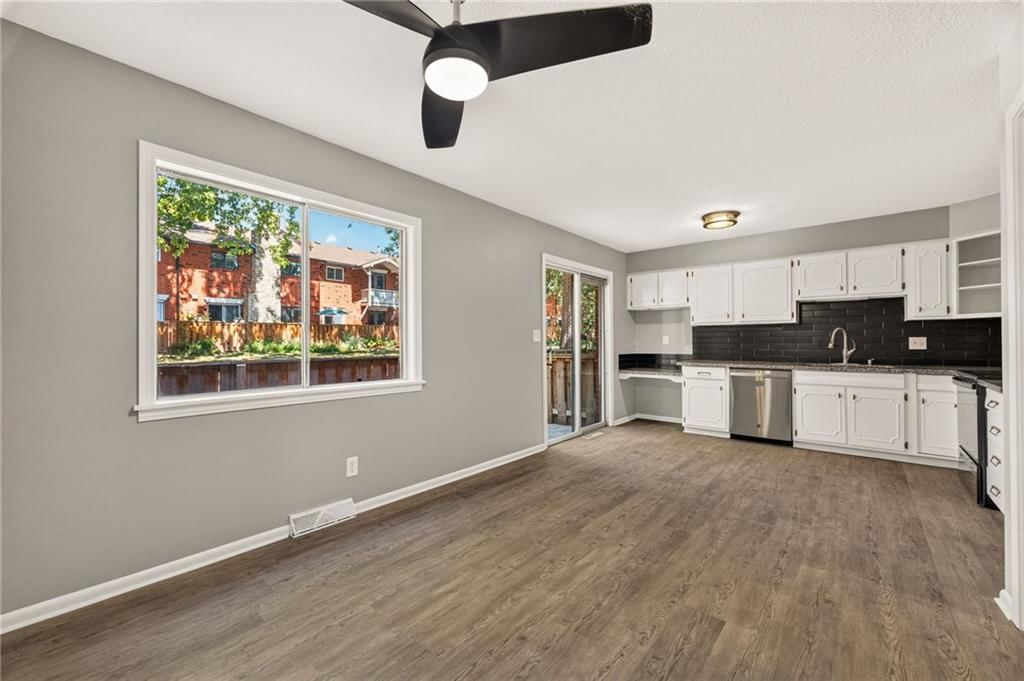 Photo 16 of 55 - 9591 Outlook Drive, Overland Park, KS 66207