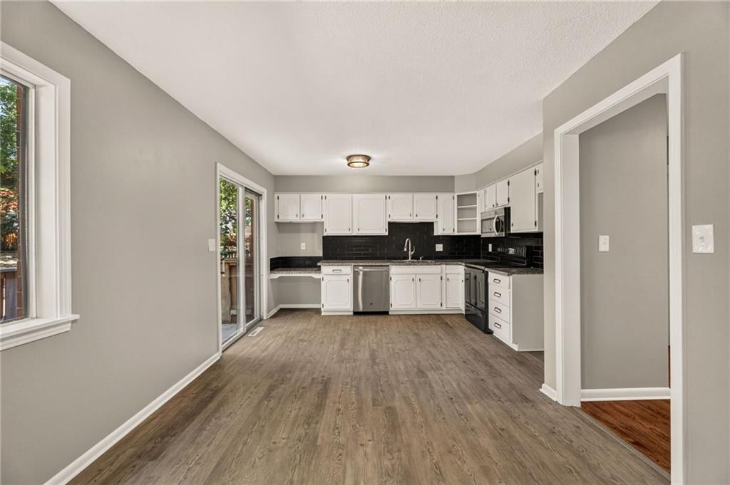 Photo 17 of 55 - 9591 Outlook Drive, Overland Park, KS 66207