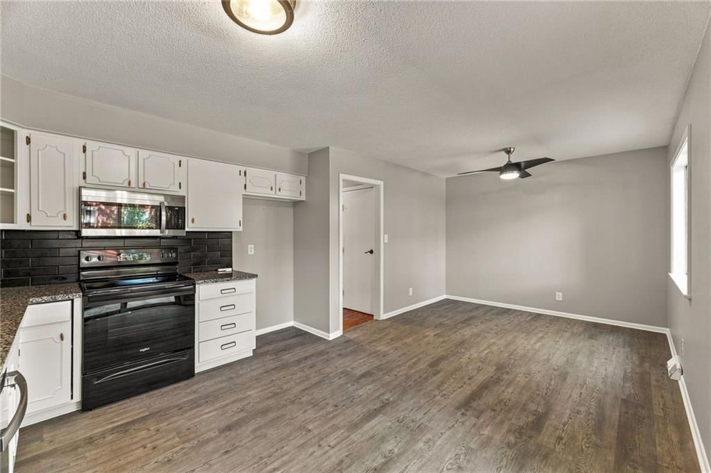 Photo 19 of 55 - 9591 Outlook Drive, Overland Park, KS 66207