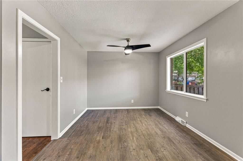Photo 23 of 55 - 9591 Outlook Drive, Overland Park, KS 66207