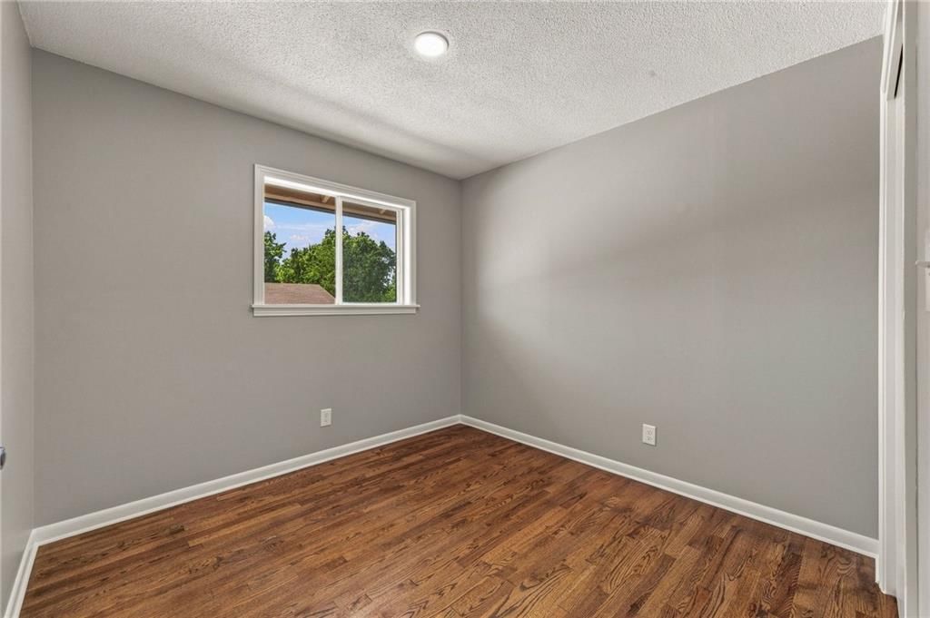 Photo 29 of 55 - 9591 Outlook Drive, Overland Park, KS 66207