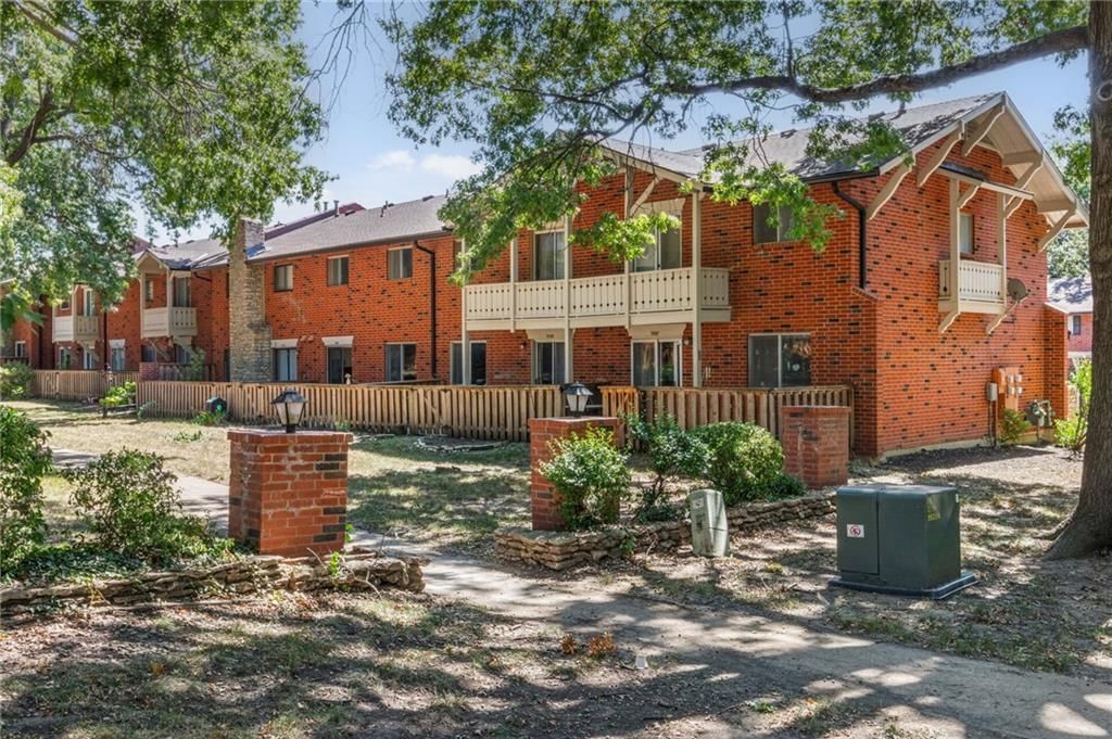 Photo 42 of 55 - 9591 Outlook Drive, Overland Park, KS 66207