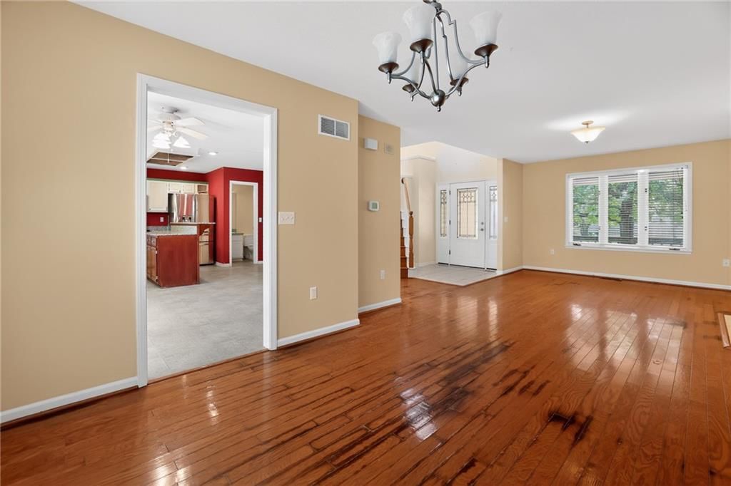 2810 Gill Avenue — photo 11