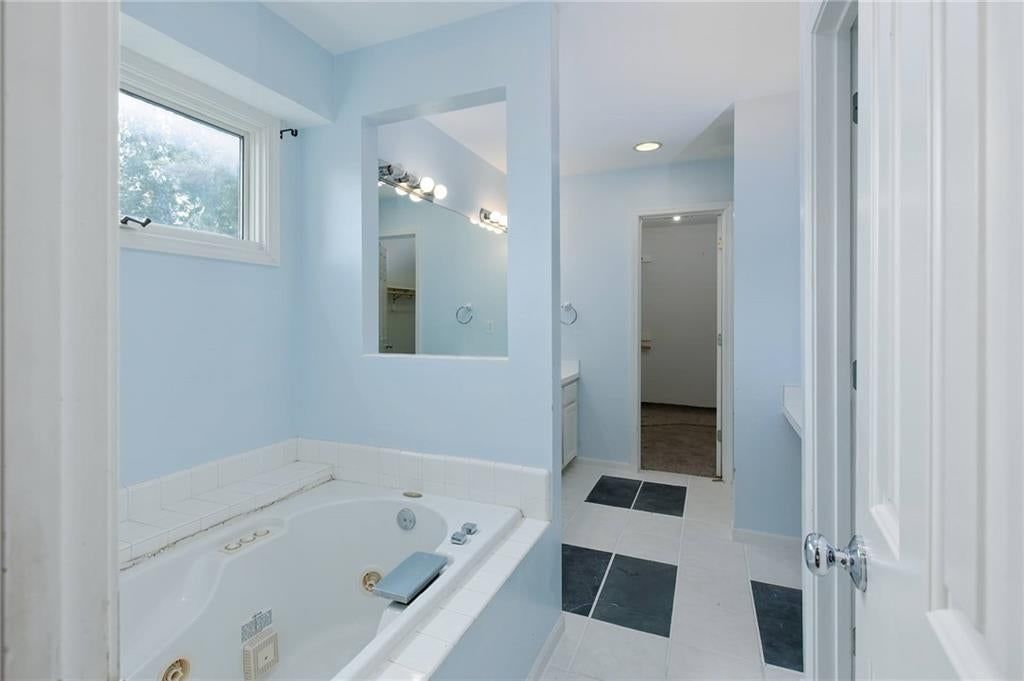 2810 Gill Avenue — photo 31