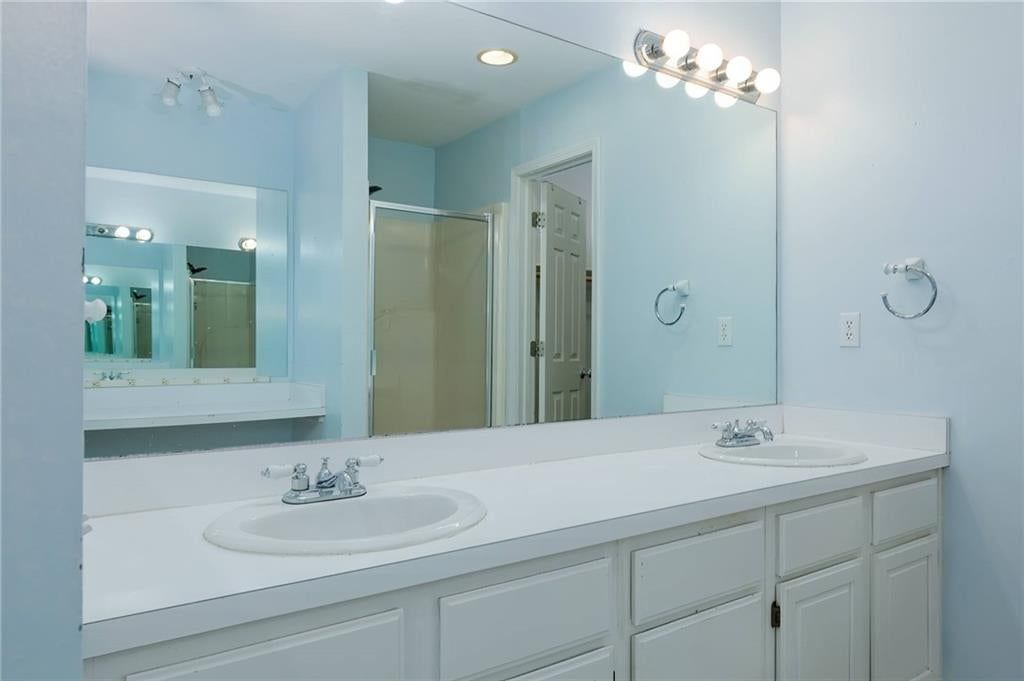 2810 Gill Avenue — photo 32