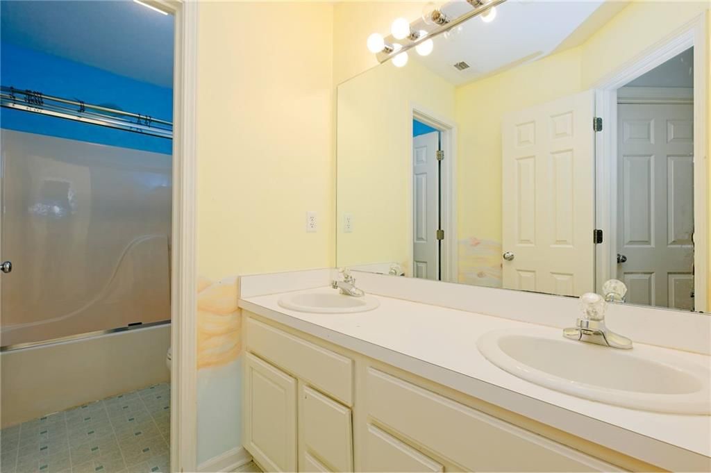 2810 Gill Avenue — photo 44