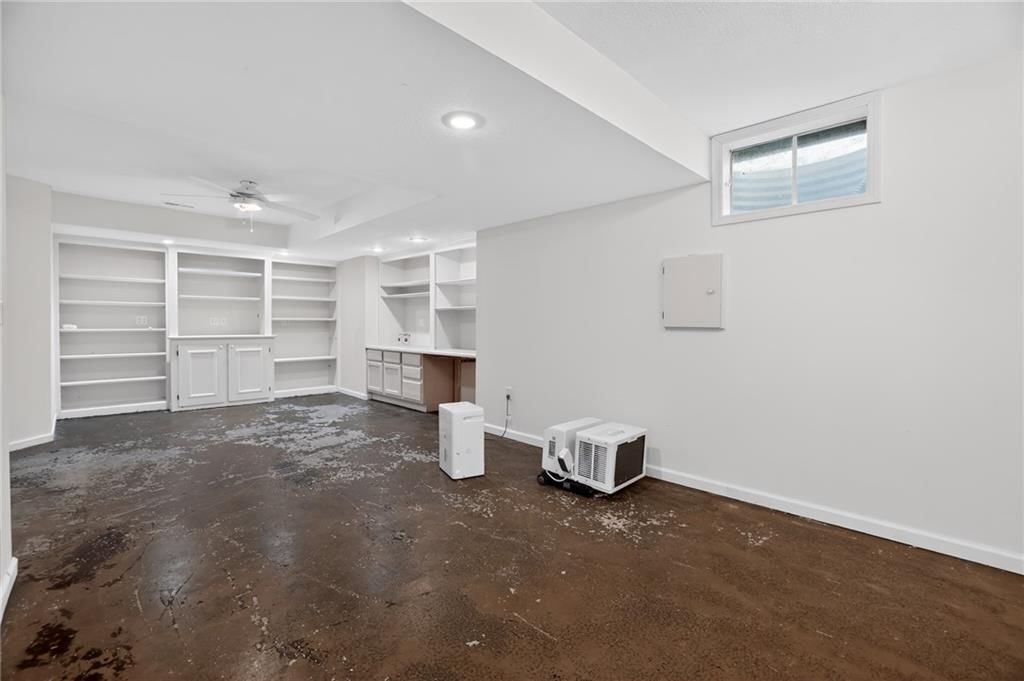 2810 Gill Avenue — photo 47