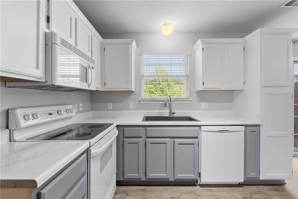 5776 NW Plantation Circle — photo 10