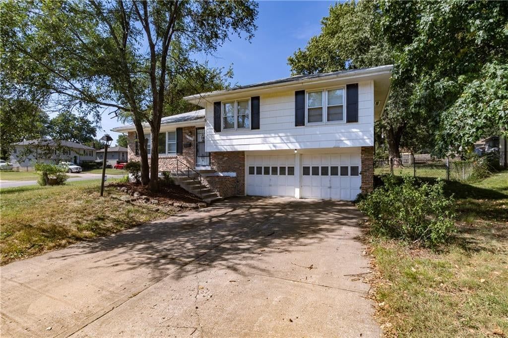 11815 Armitage Drive, Kansas City, MO