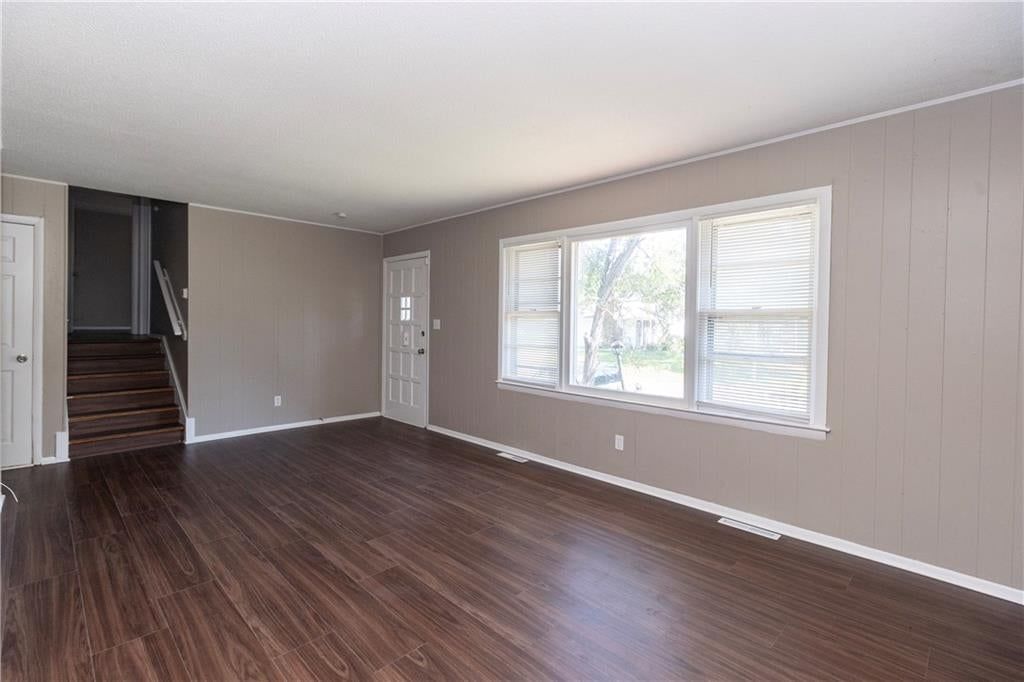 11815 Armitage Drive, Kansas City, MO: listing photo 2