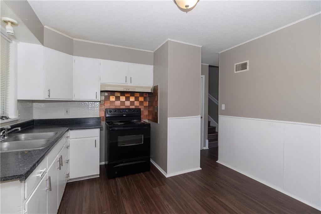 Photo 4 of 23, 11815 Armitage Drive, Kansas City, MO 64134