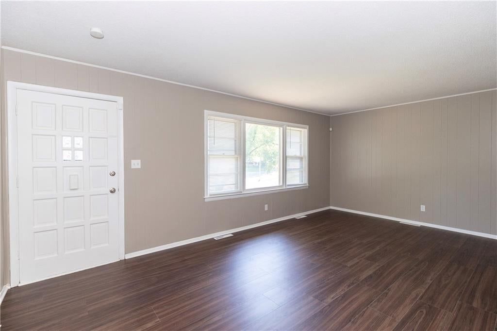 Photo 6 of 23 - 11815 Armitage Drive, Kansas City, MO 64134