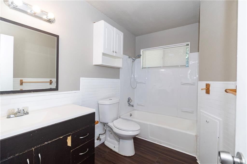 Photo 7 of 23, 11815 Armitage Drive, Kansas City, MO 64134
