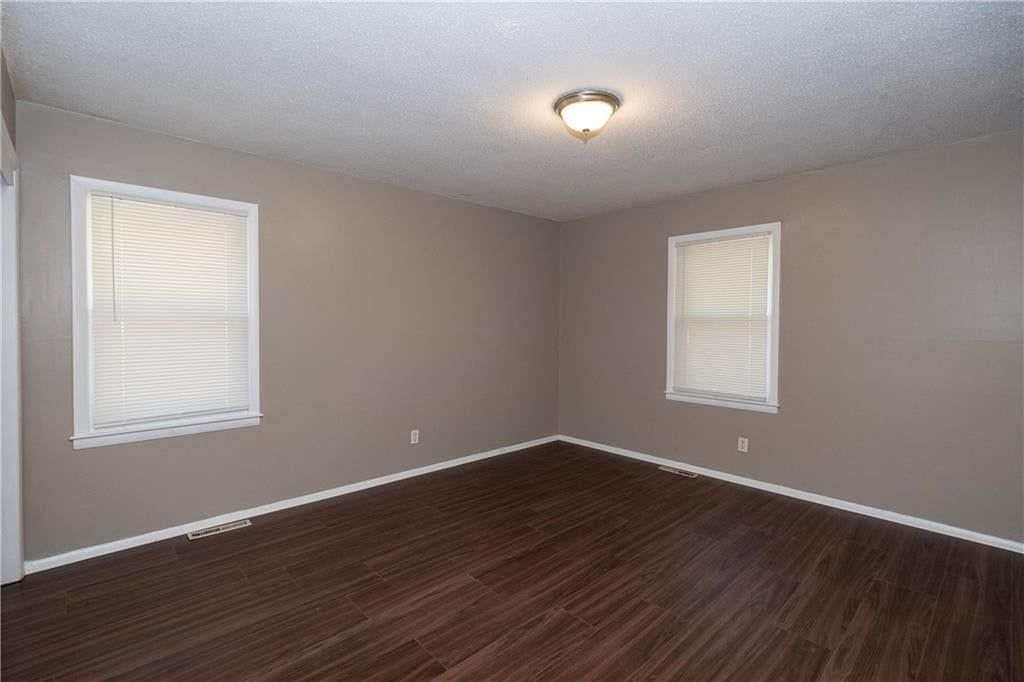 Photo 8 of 23 - 11815 Armitage Drive, Kansas City, MO 64134