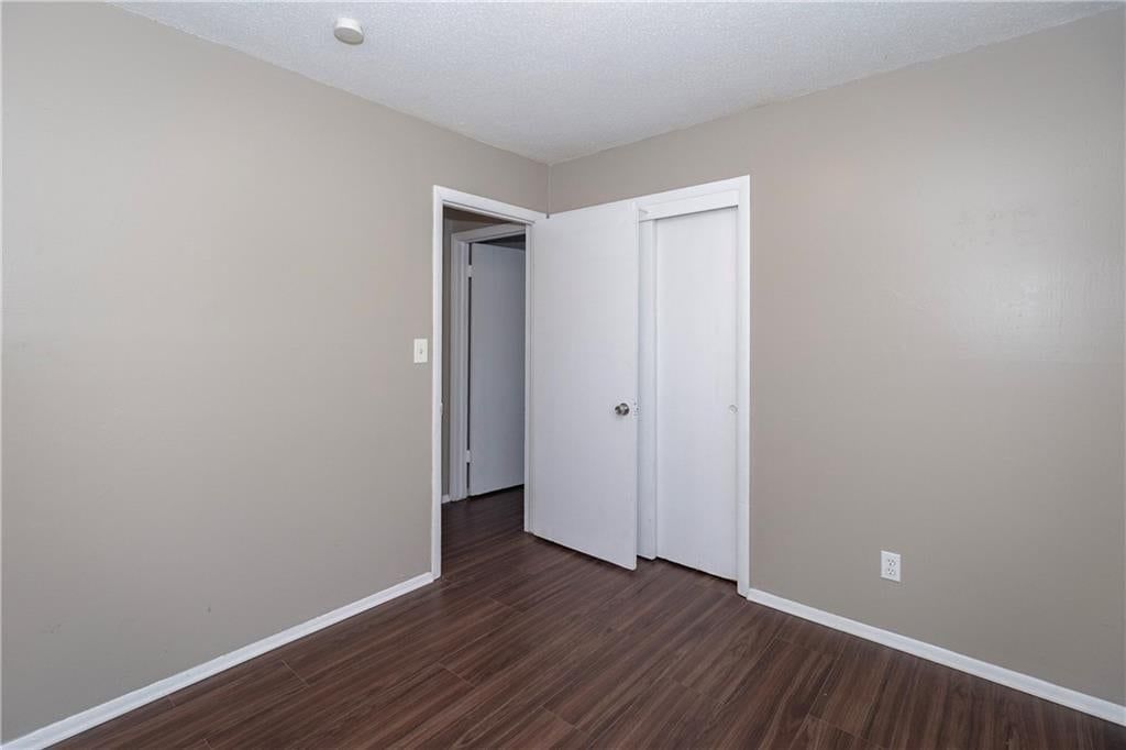 Photo 11 of 23 - 11815 Armitage Drive, Kansas City, MO 64134