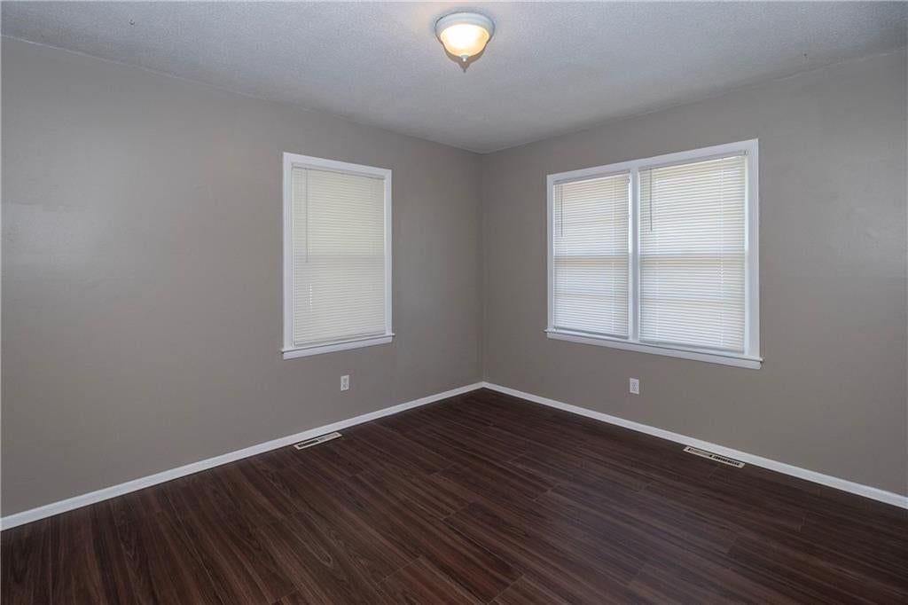 Photo 12 of 23 - 11815 Armitage Drive, Kansas City, MO 64134