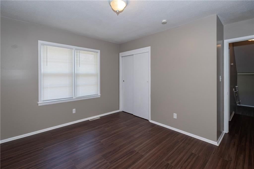 Photo 13 of 23 - 11815 Armitage Drive, Kansas City, MO 64134