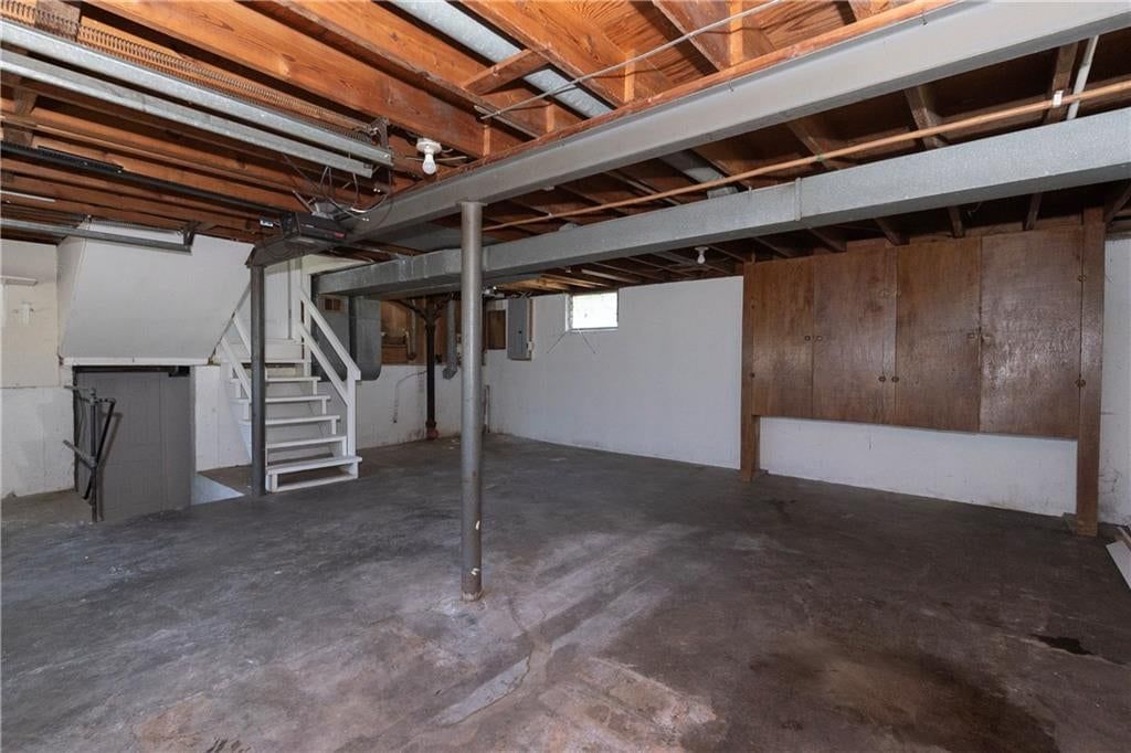 Photo 15 of 23 - 11815 Armitage Drive, Kansas City, MO 64134