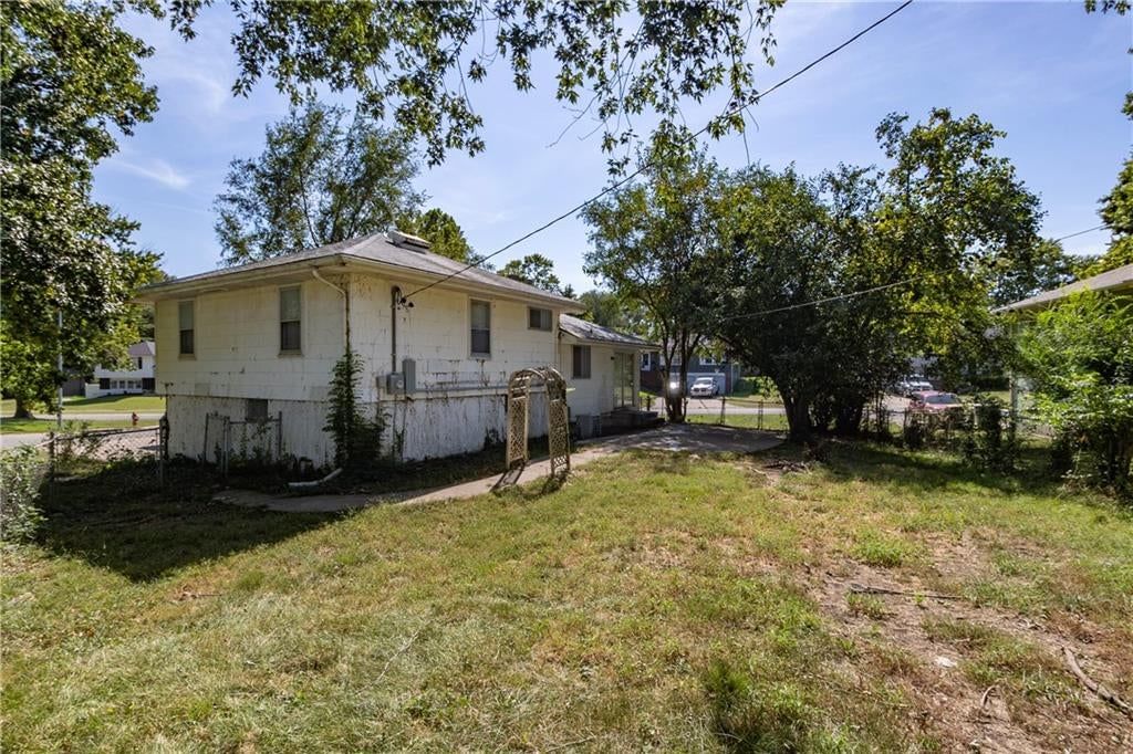 Photo 20 of 23 - 11815 Armitage Drive, Kansas City, MO 64134