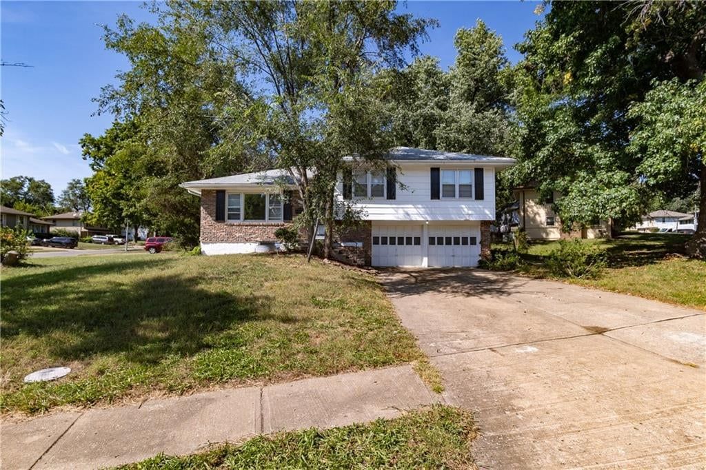 Photo 22 of 23 - 11815 Armitage Drive, Kansas City, MO 64134