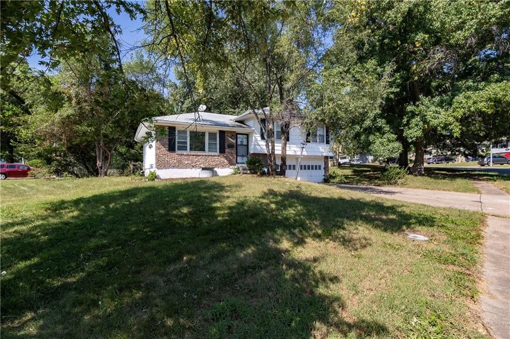 Photo 23 of 23 - 11815 Armitage Drive, Kansas City, MO 64134
