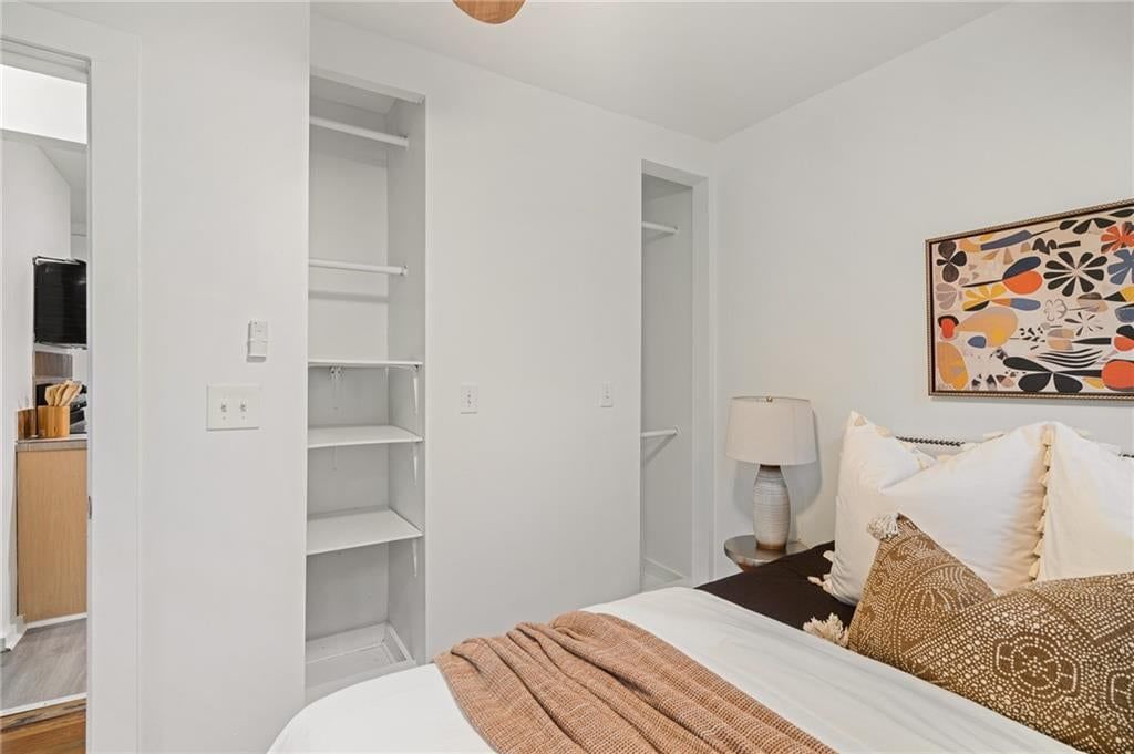 1406 W 45th Street — photo 24
