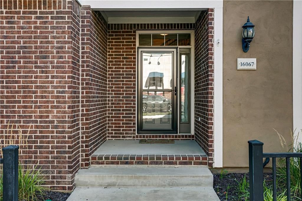 Photo 4 of 33 - 16067 S BROOKFIELD Street, Olathe, KS 66062