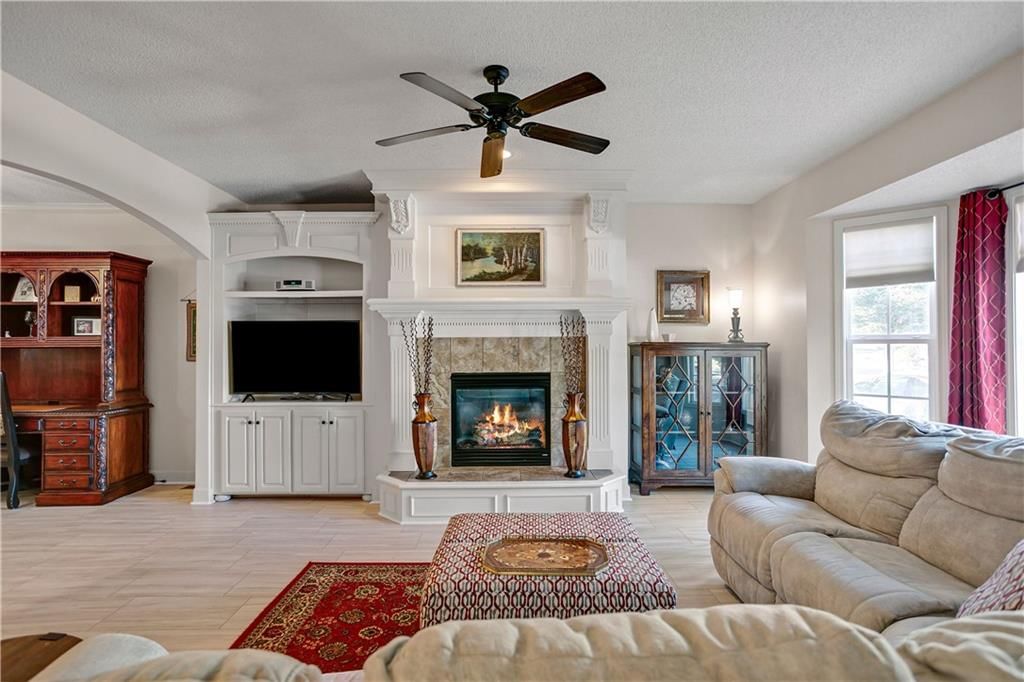 Photo 7 of 33 - 16067 S BROOKFIELD Street, Olathe, KS 66062