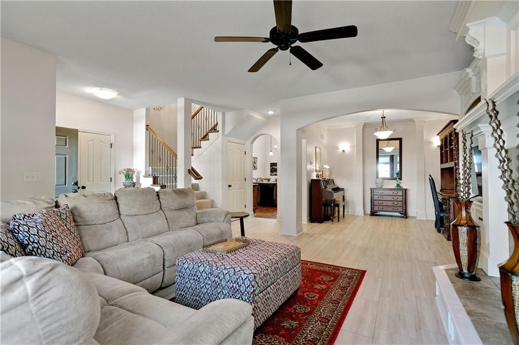 Photo 8 of 33 - 16067 S BROOKFIELD Street, Olathe, KS 66062