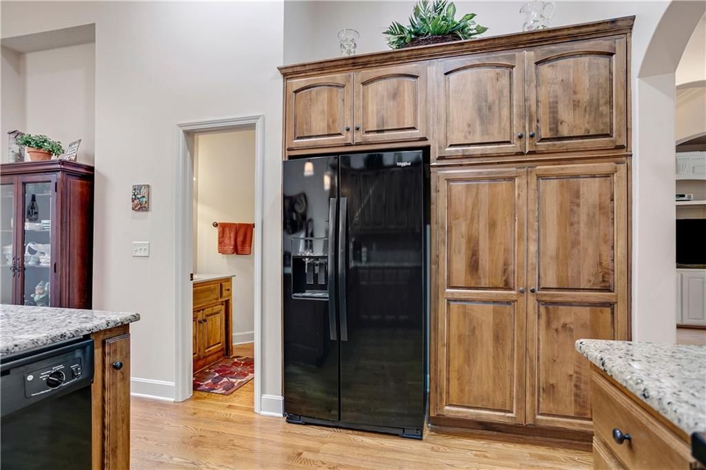 Photo 11 of 33 - 16067 S BROOKFIELD Street, Olathe, KS 66062