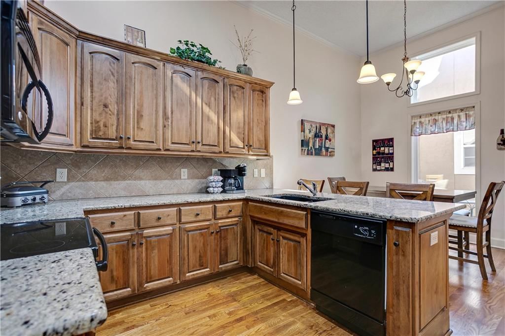 Photo 12 of 33 - 16067 S BROOKFIELD Street, Olathe, KS 66062